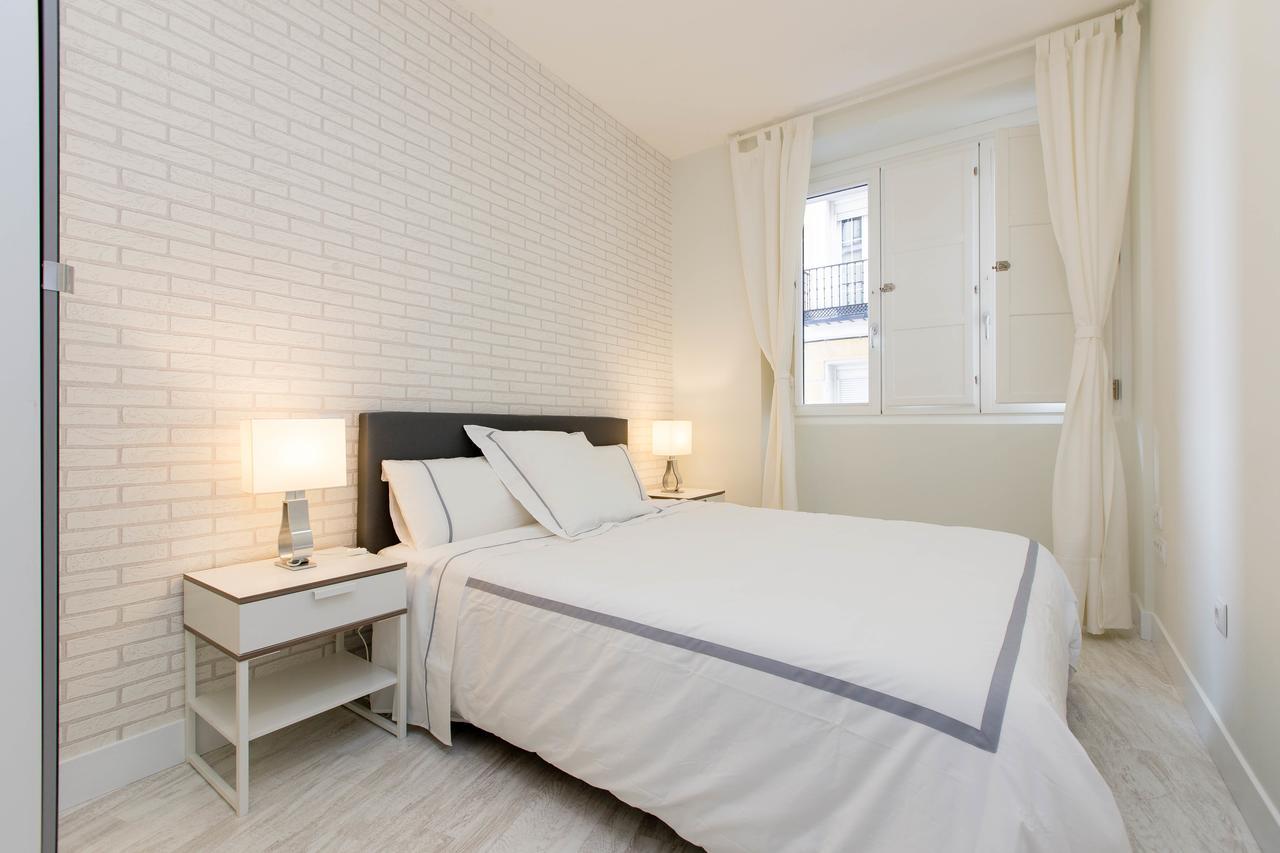 Apartment Bookinmadrid Com - Cascorro Sq 18 Pax Madrid