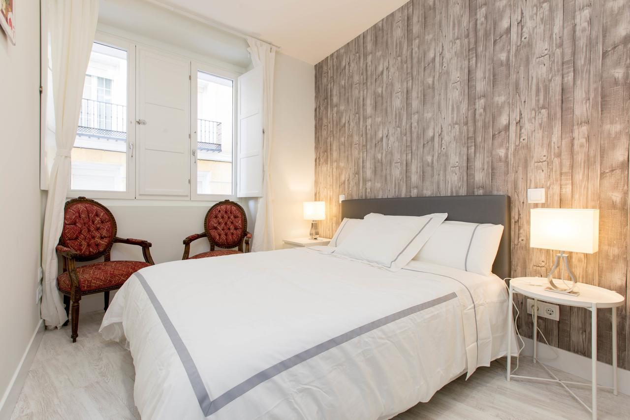 Bookinmadrid Com - Cascorro Sq 18 Pax Madrid