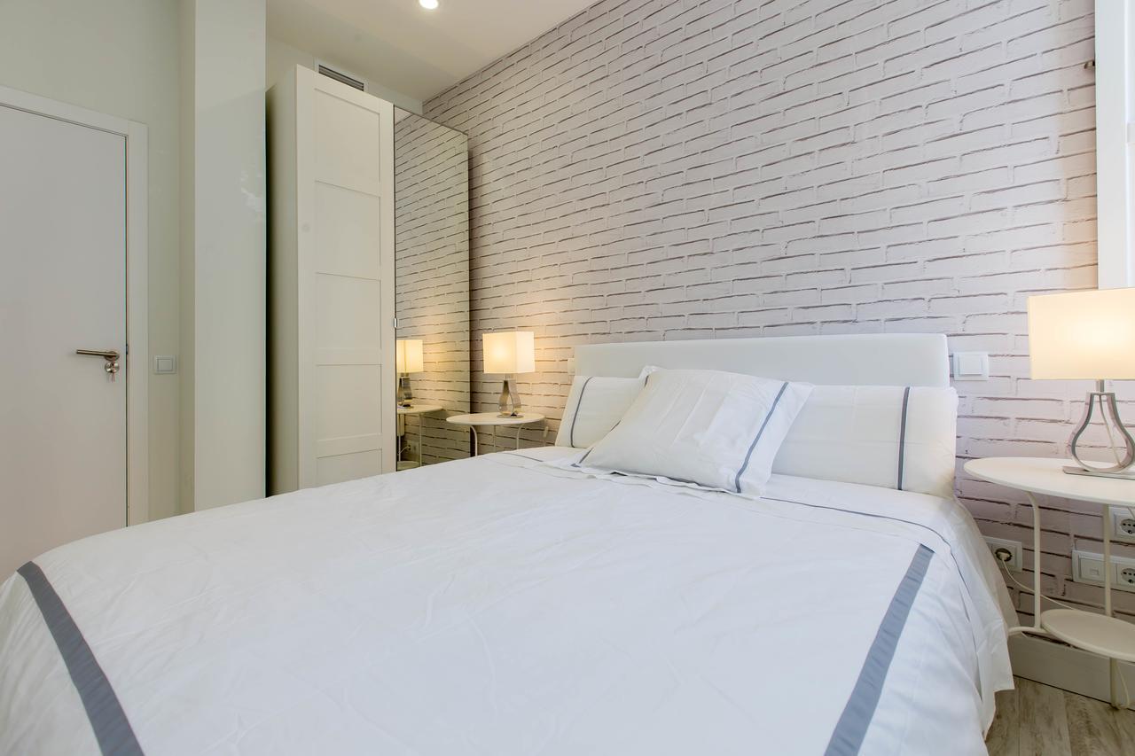 Bookinmadrid Com - Cascorro Sq 18 Pax Apartment Madrid