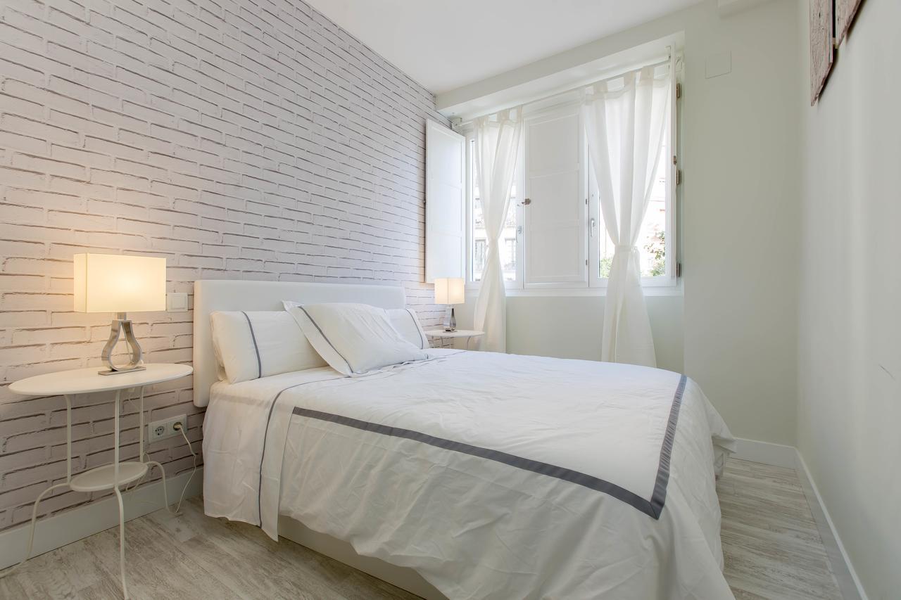 Bookinmadrid Com - Cascorro Sq 18 Pax Apartment *