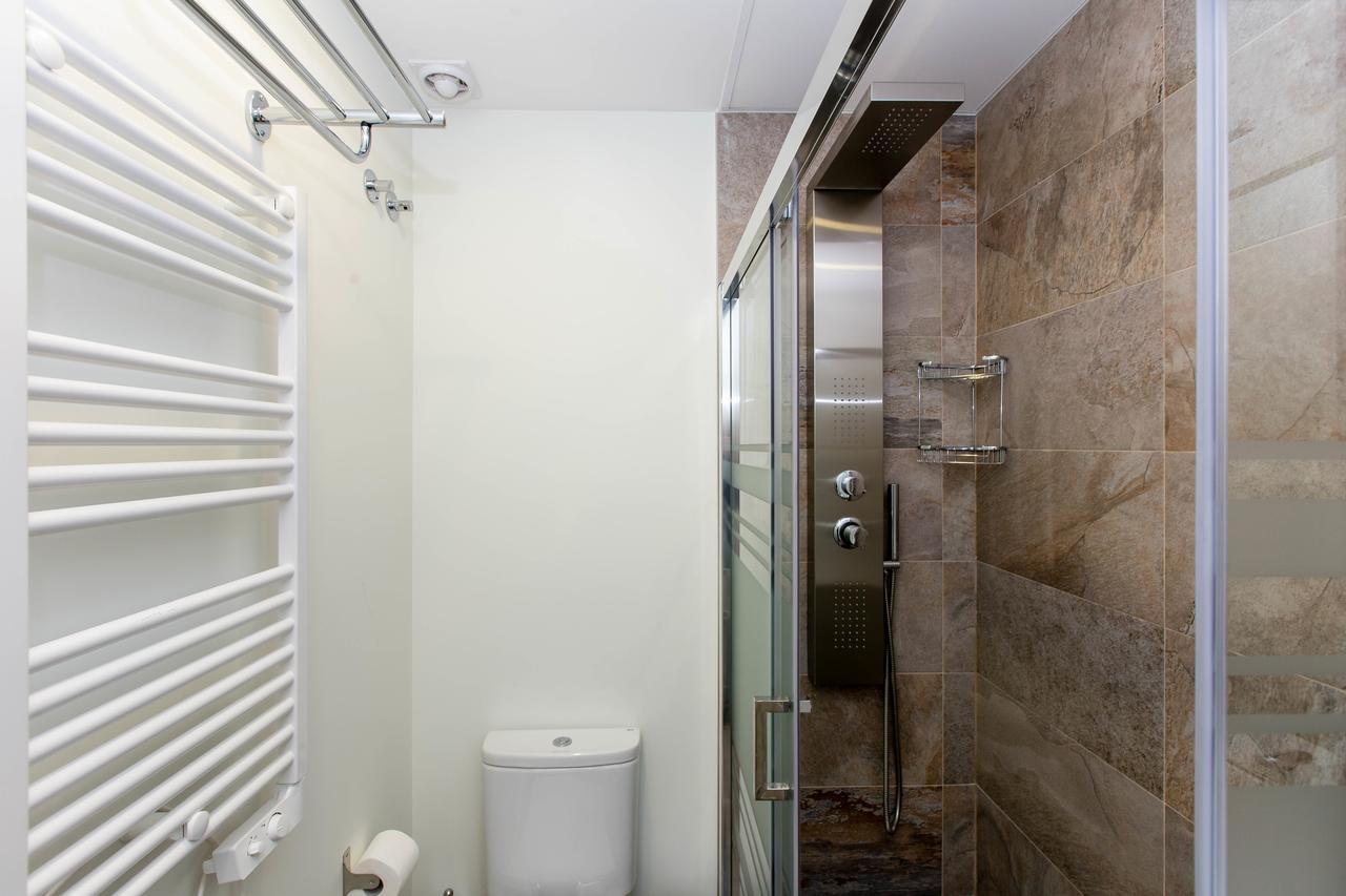 Apartment Bookinmadrid Com - Cascorro Sq 18 Pax Madrid