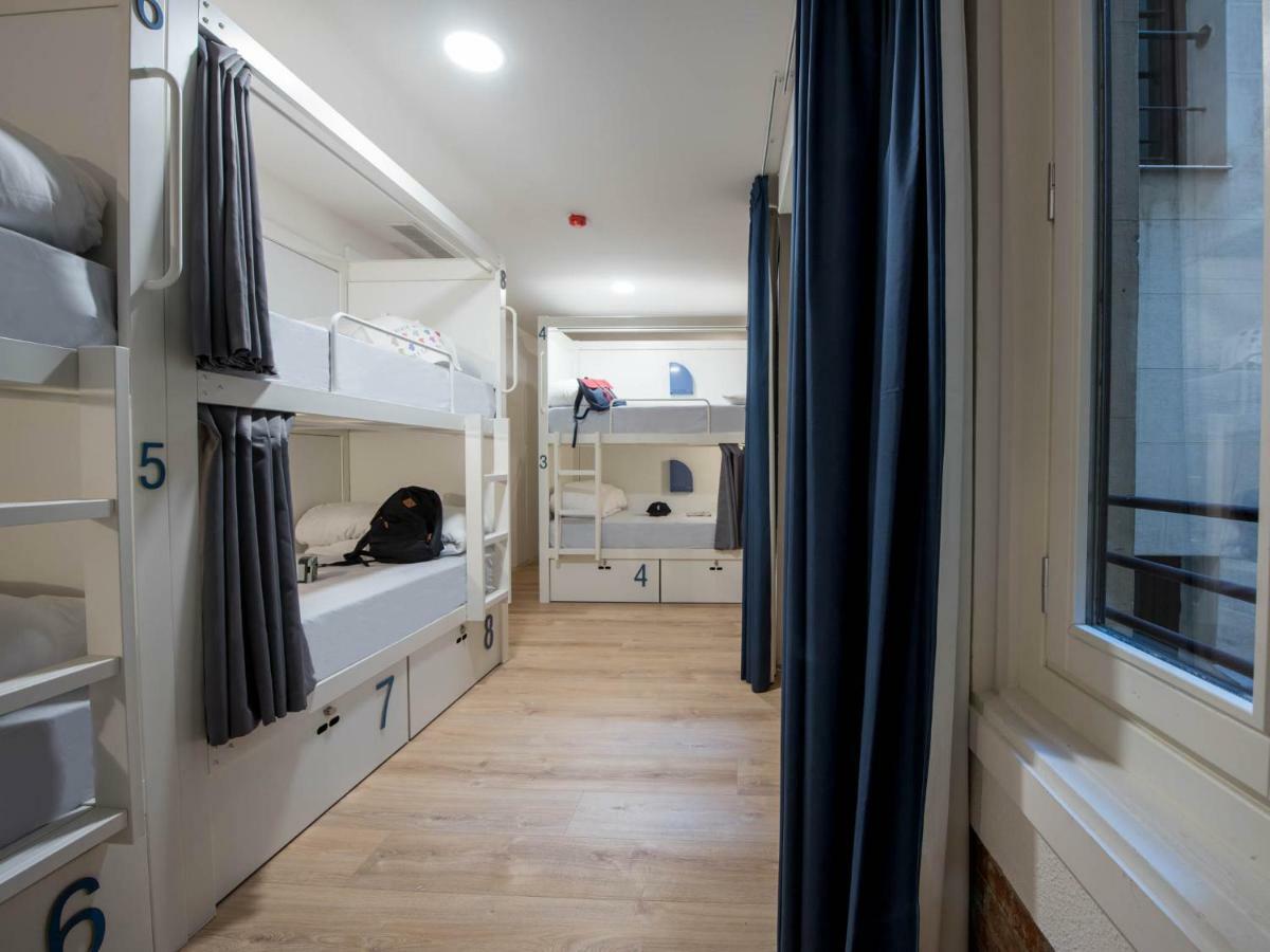 Bluesock Hostel *
