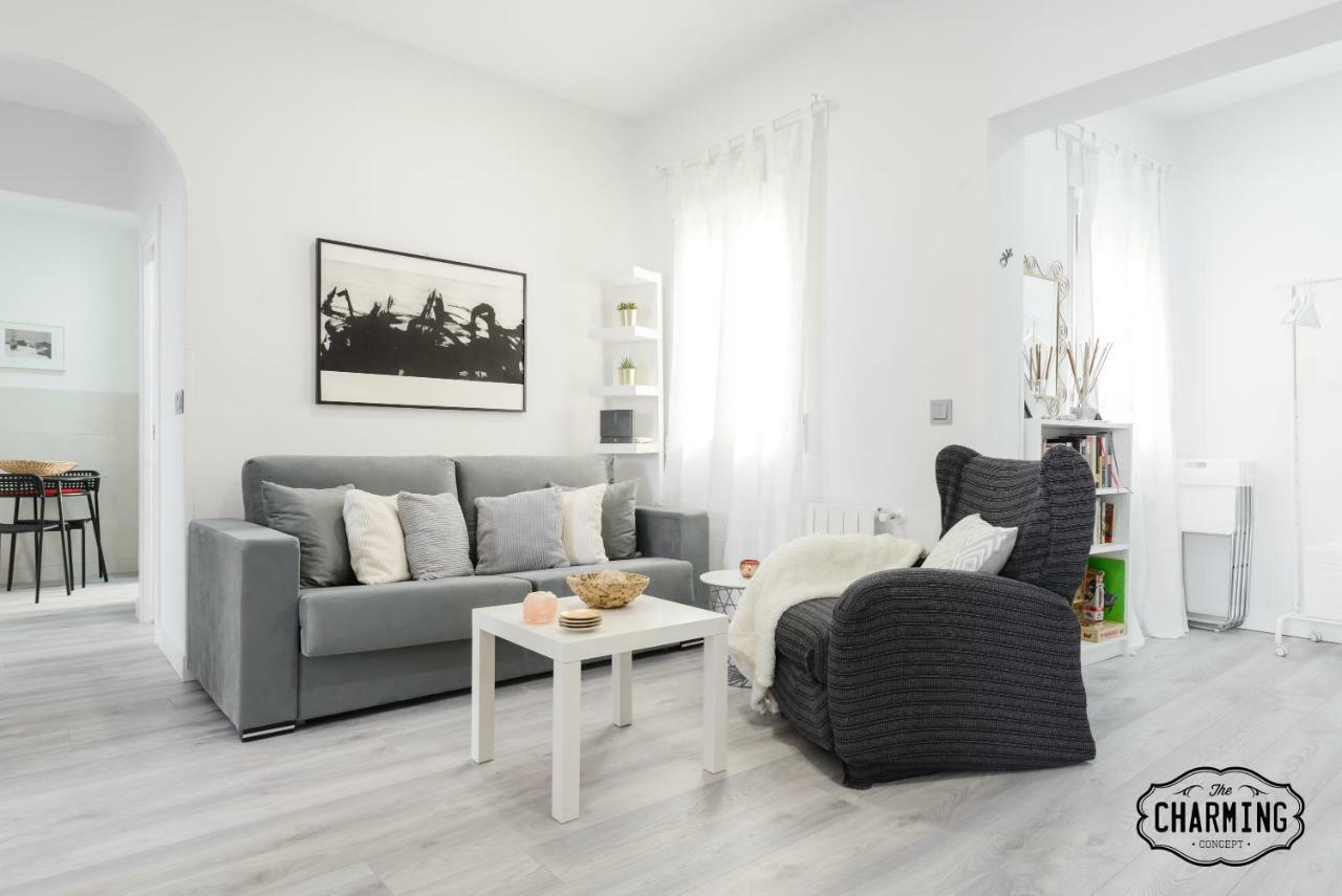 Apartment Charming Antiques Market -