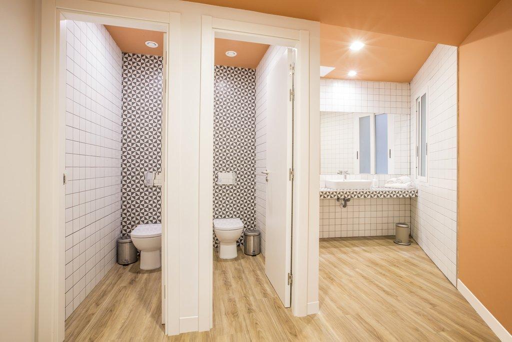 Mola Hostal *