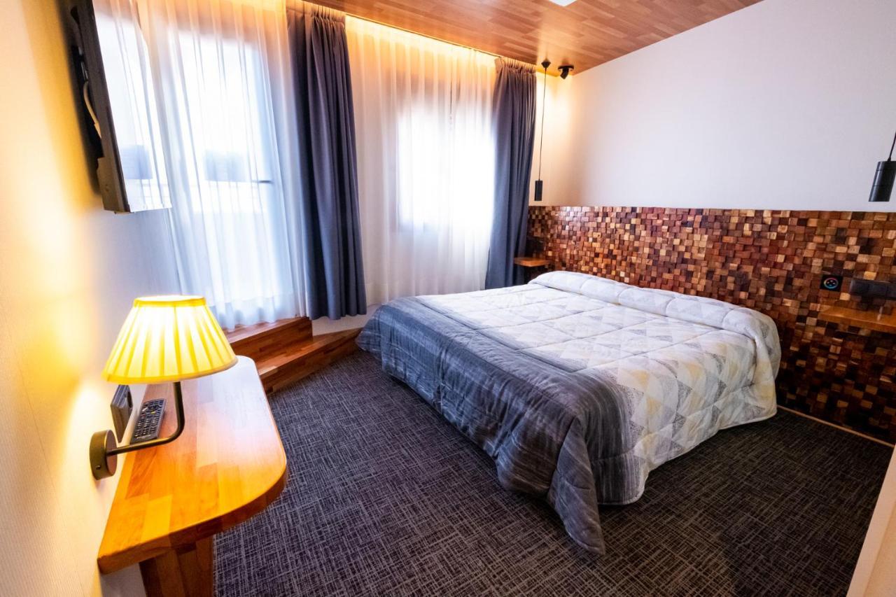 Far Bernabeu Hostel *