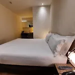 Air Habitaciones Madrid Airport by Premium Traveller