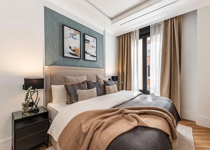 Royal Crest Apartments Deluxe