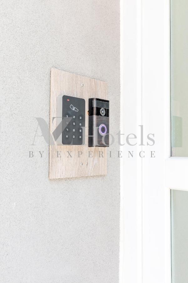 Ayz Villegas - Auto Check-in * Madrid