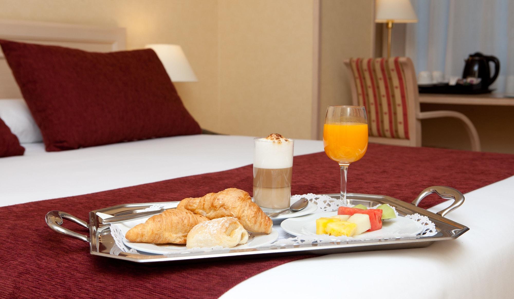 Senator Castellana Hotel 3*