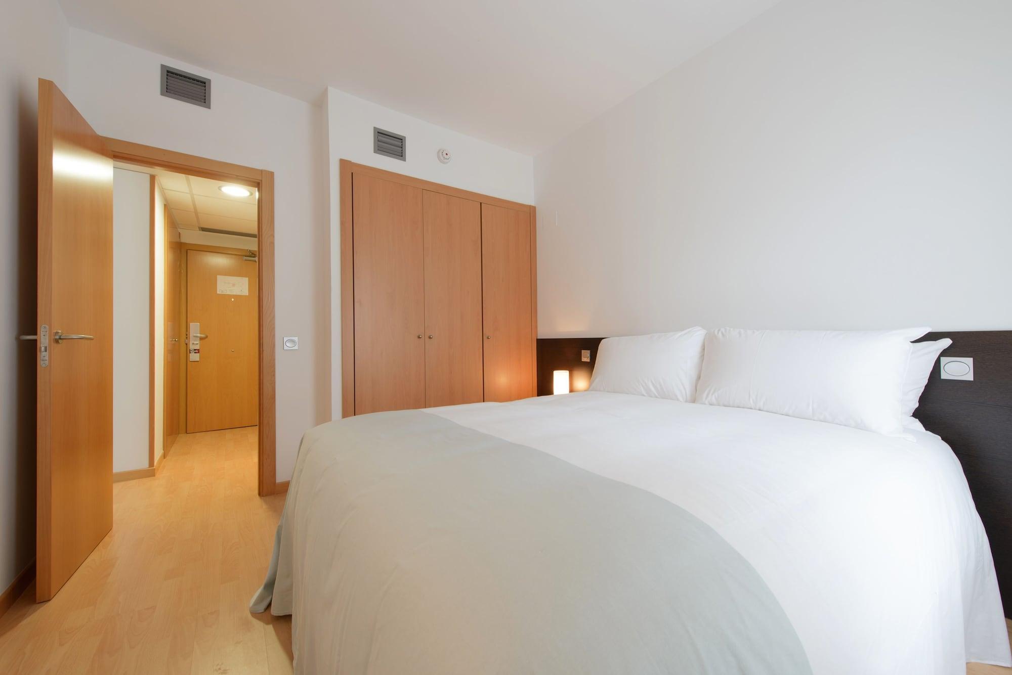 Aparthotel Airport Suites, Affiliated By Melia 2*