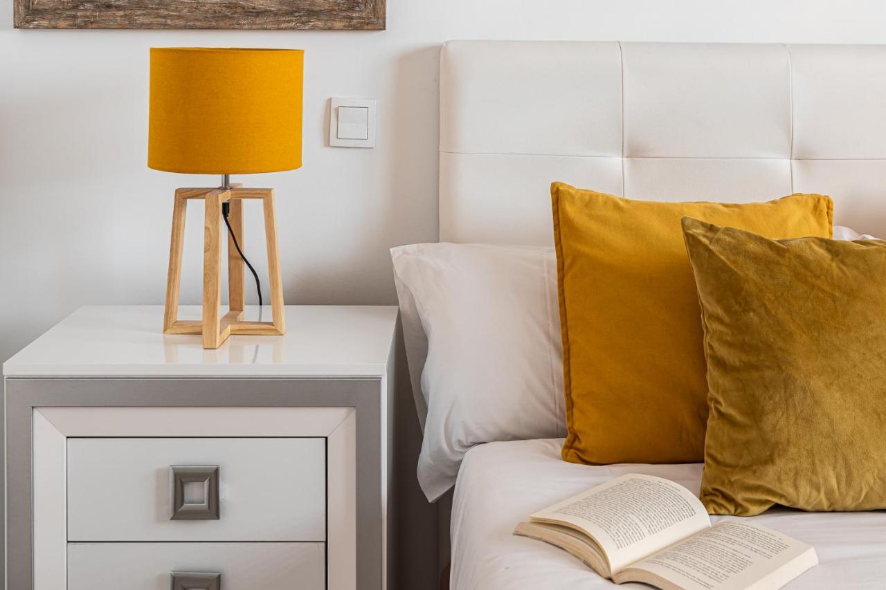 Bnbholder Terrace, Pool & Gym Las Tablas Apartment Madrid