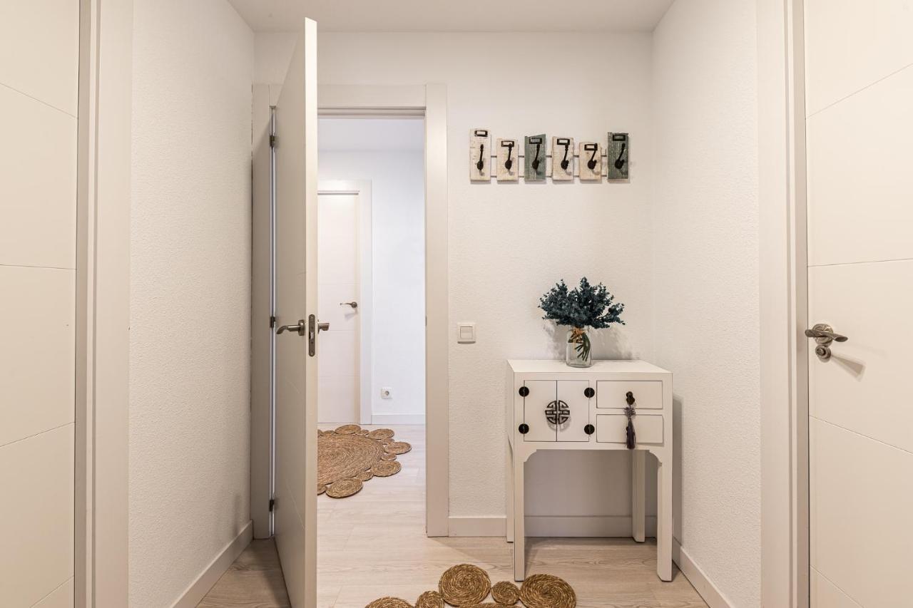 Bnbholder Terrace, Pool & Gym Las Tablas Apartment Madrid