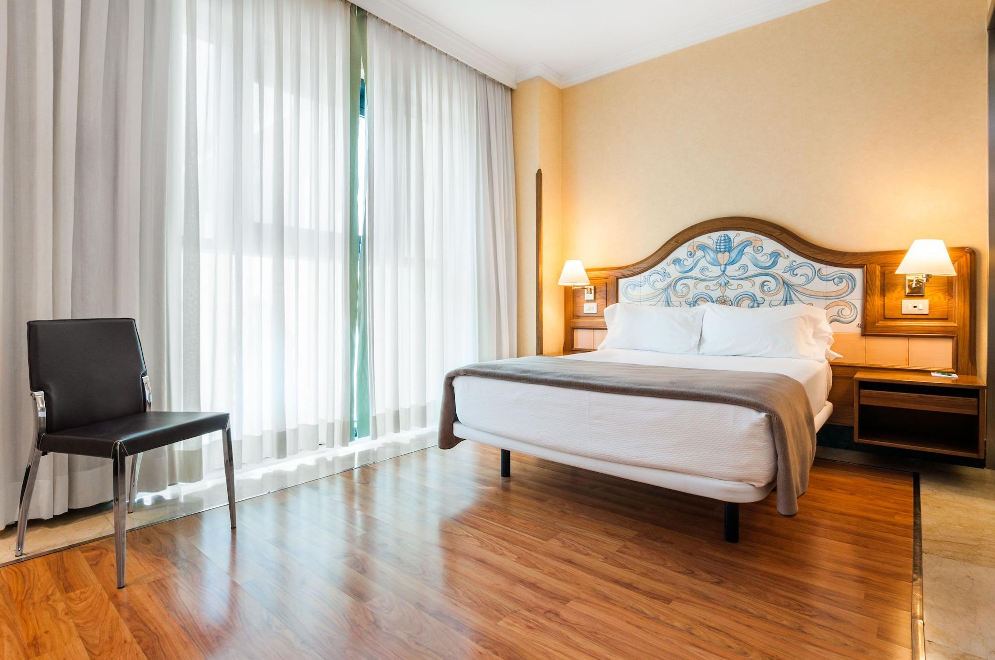 Julia Hotel
