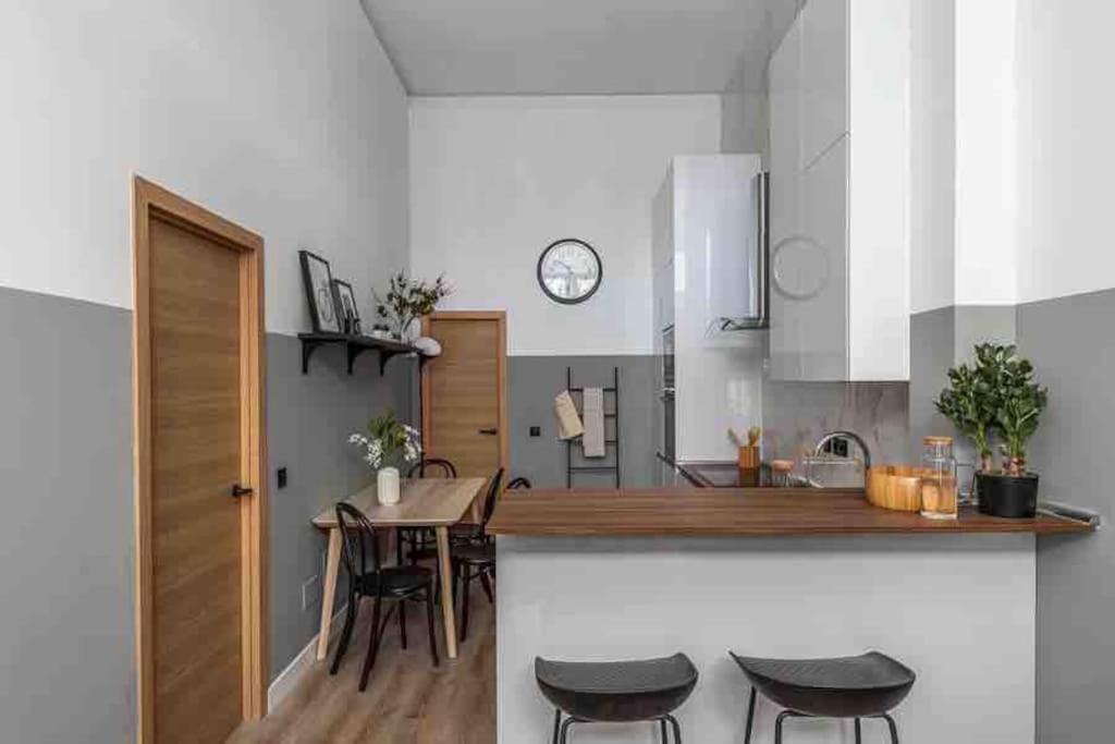 Precioso Estudio Compartido A 10 Minutos Del Aeropuerto Couette-café