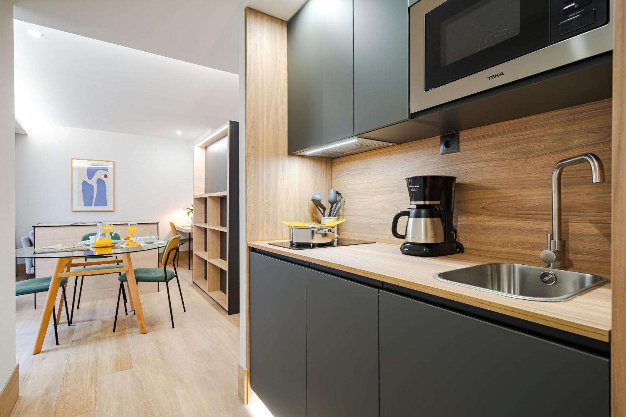 Feelathome Ventas Apartahotel