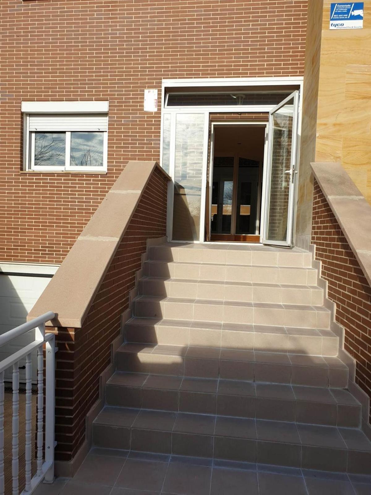 Ifema 5 4 Banos, Parking Free
