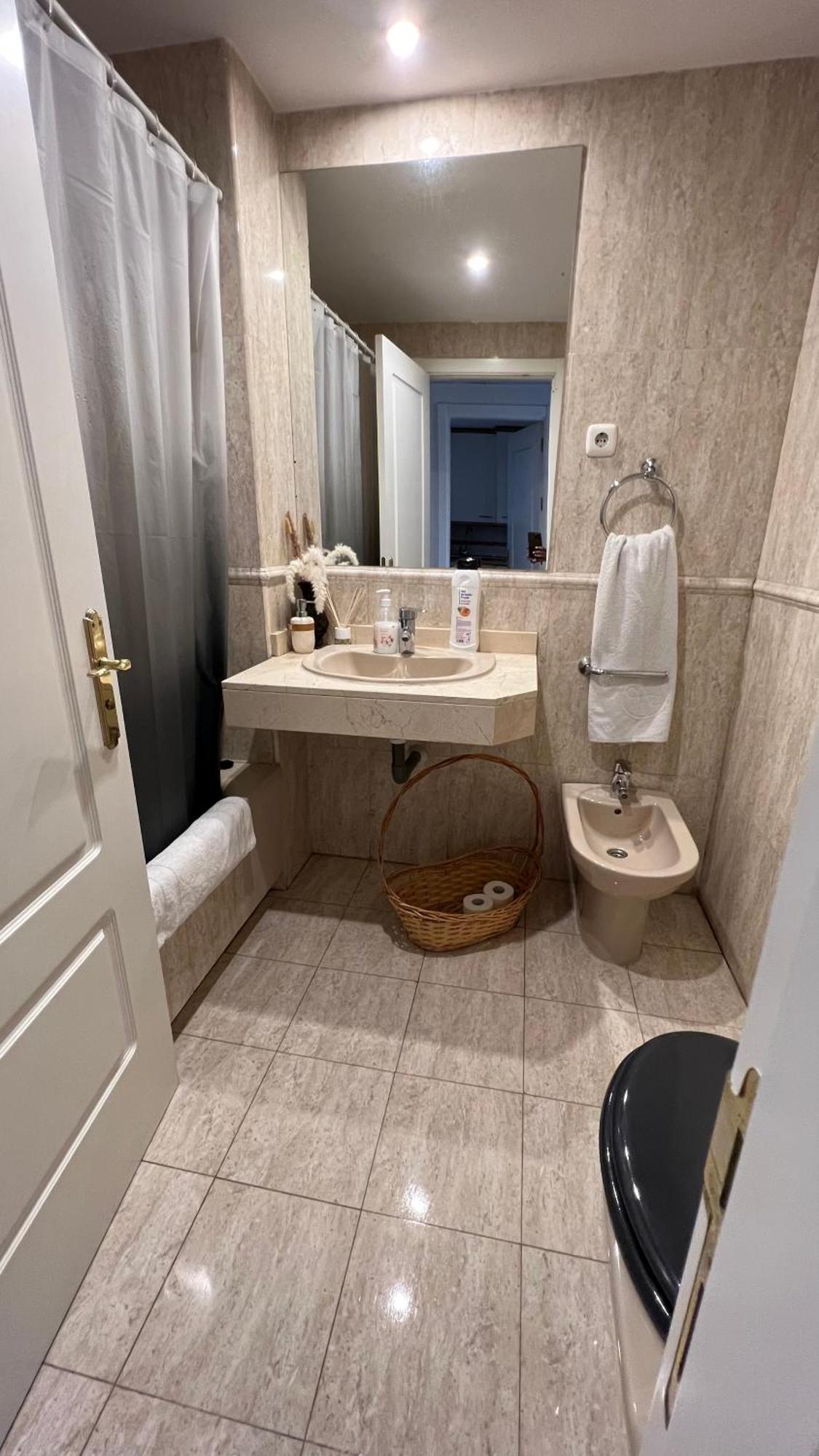Deyanira Suite, Aeropuerto, Ifema Apartment *