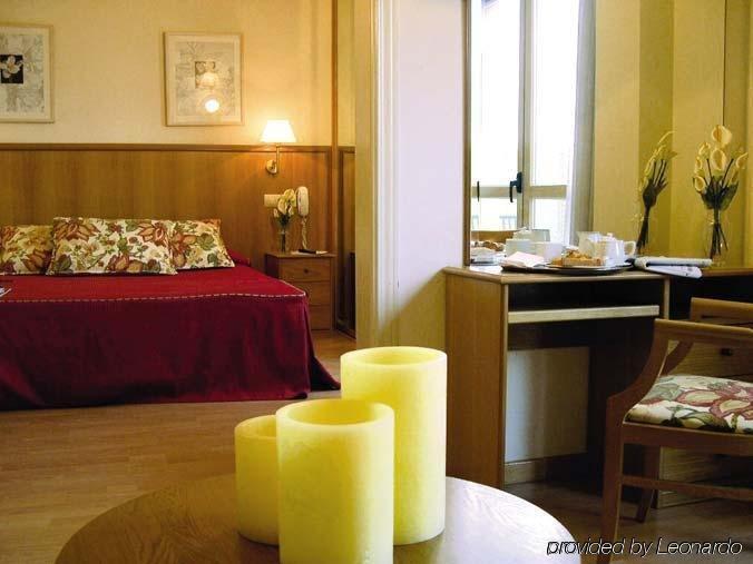 Arturo Soria Centro Hotel