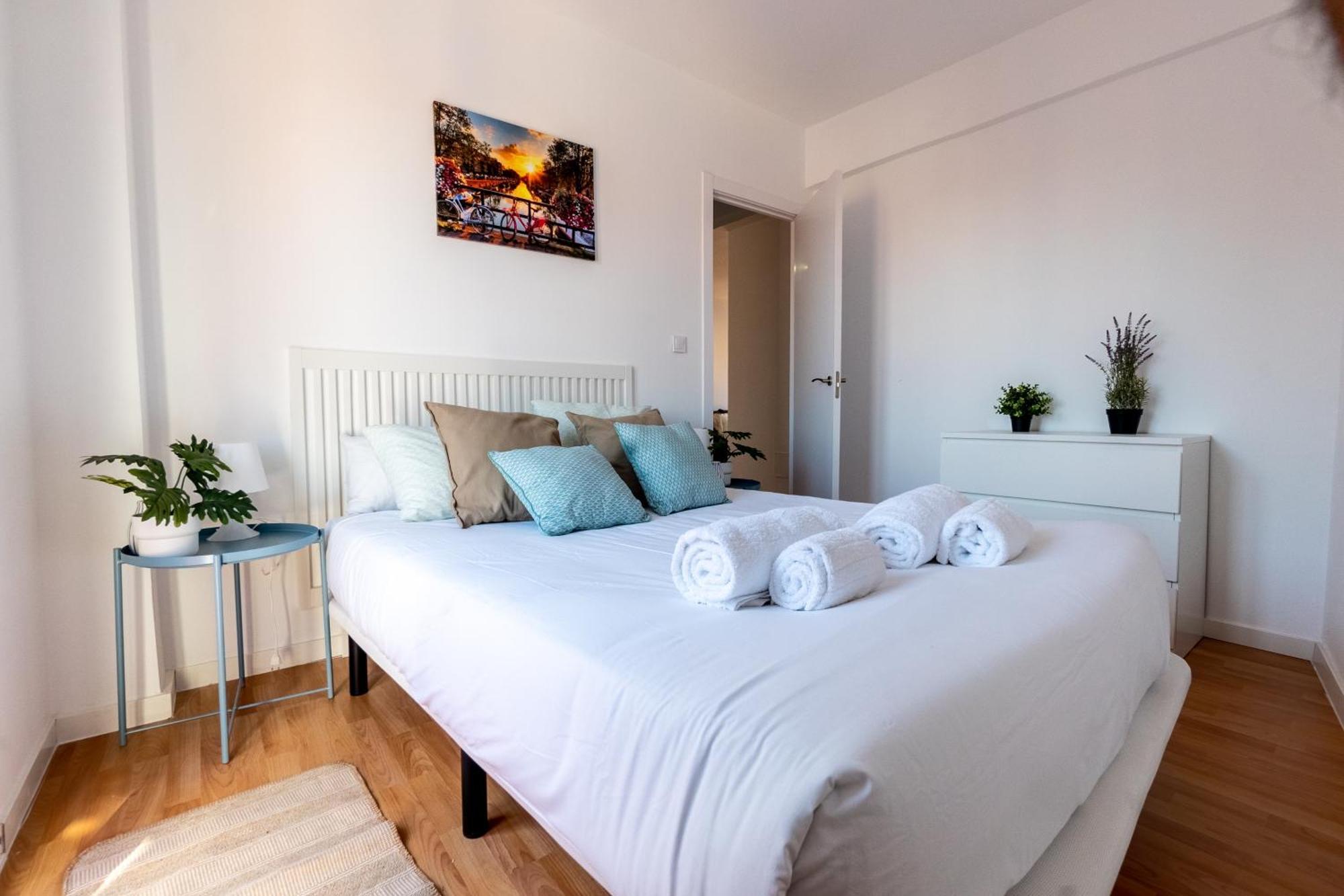 Homely 2 Bedroom In Barajas Appartamento *