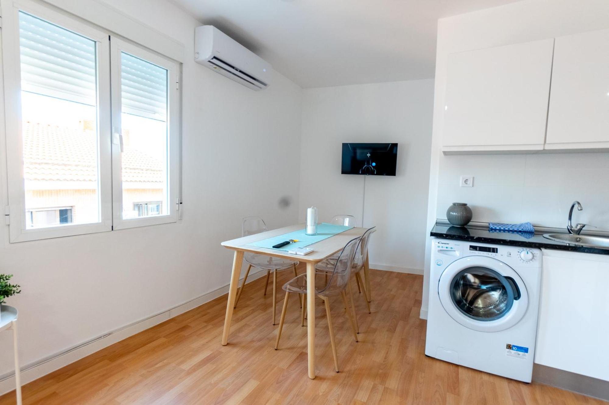 Homely 2 Bedroom In Barajas Appartamento Madrid