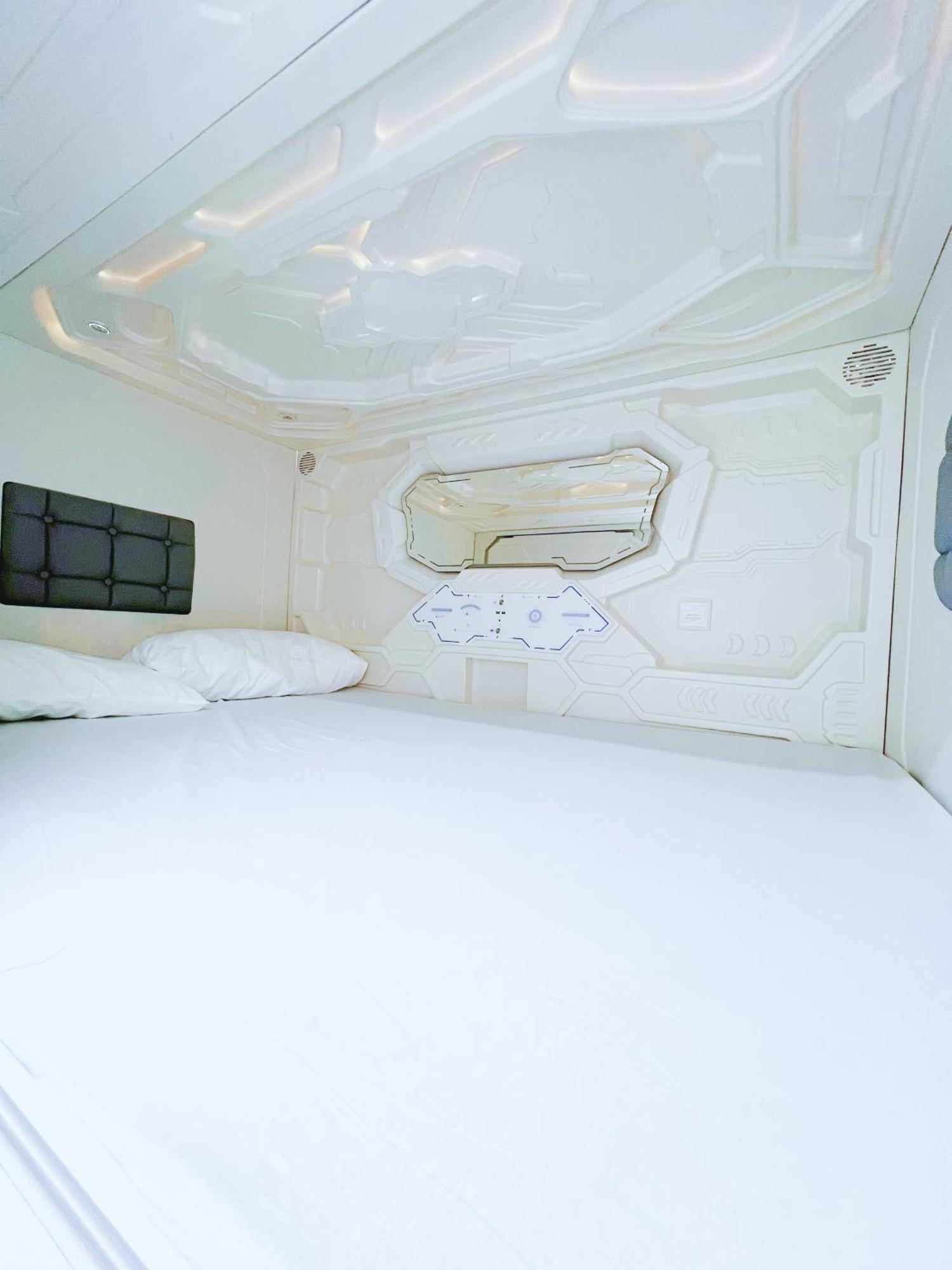 Albergue Space Capsule Madri