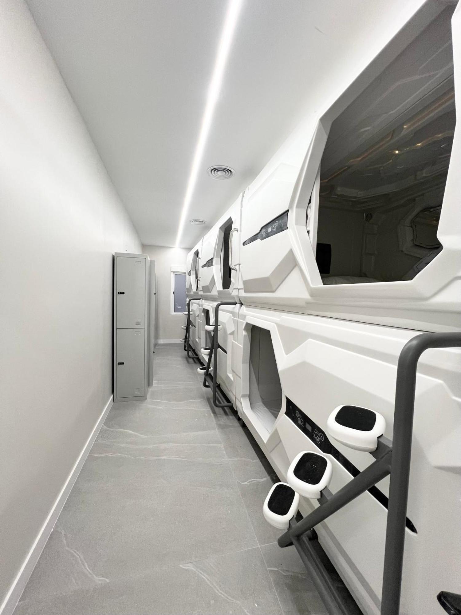 Albergue Space Capsule