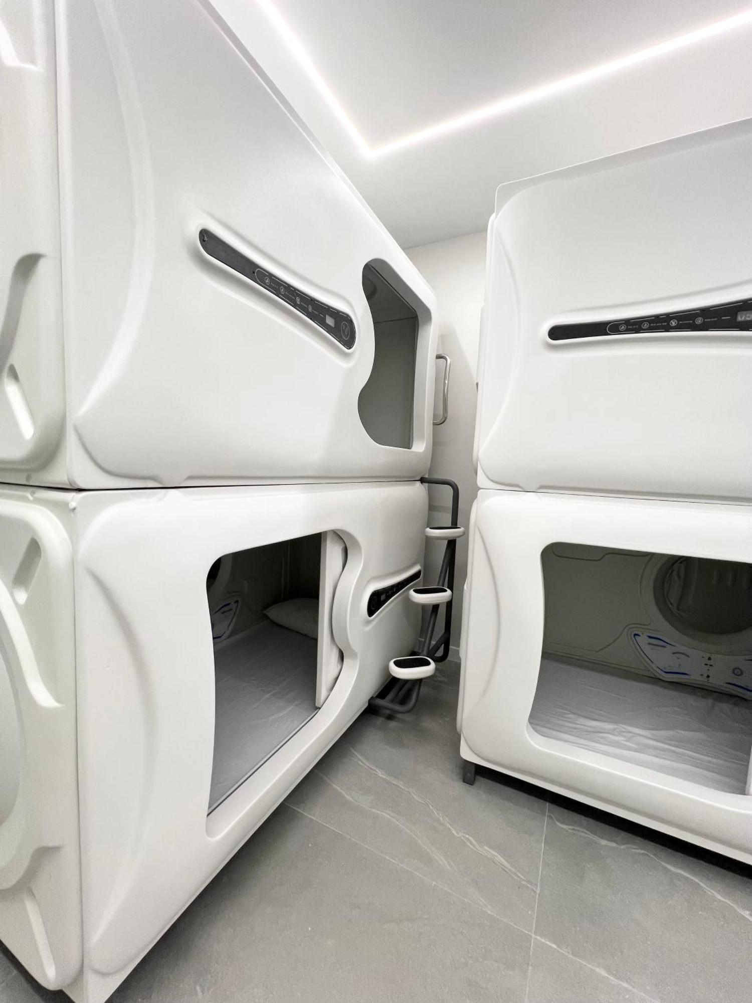 Space Capsule * Madri