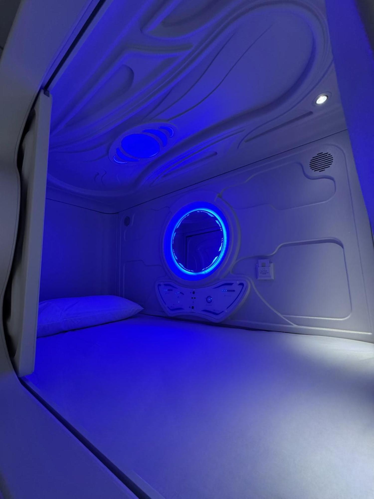 Space Capsule * Madri
