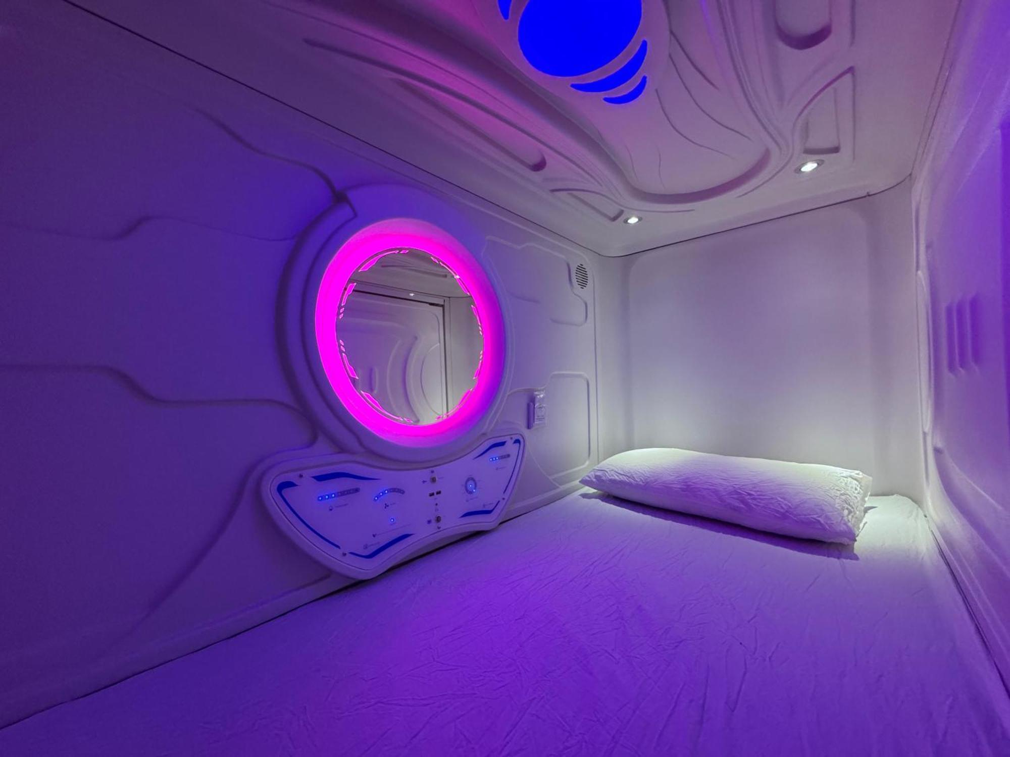 Space Capsule Madri