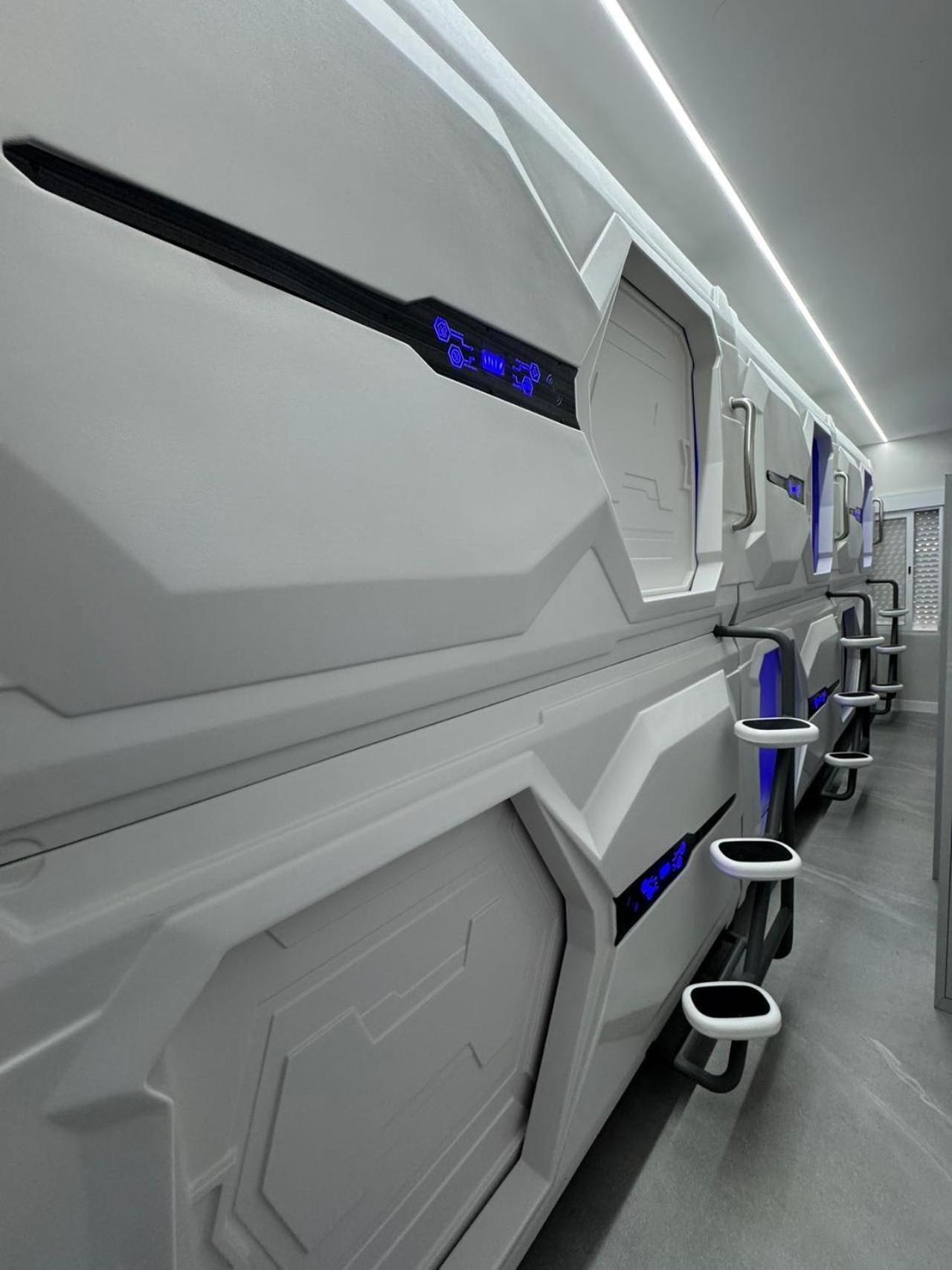 Albergue Space Capsule