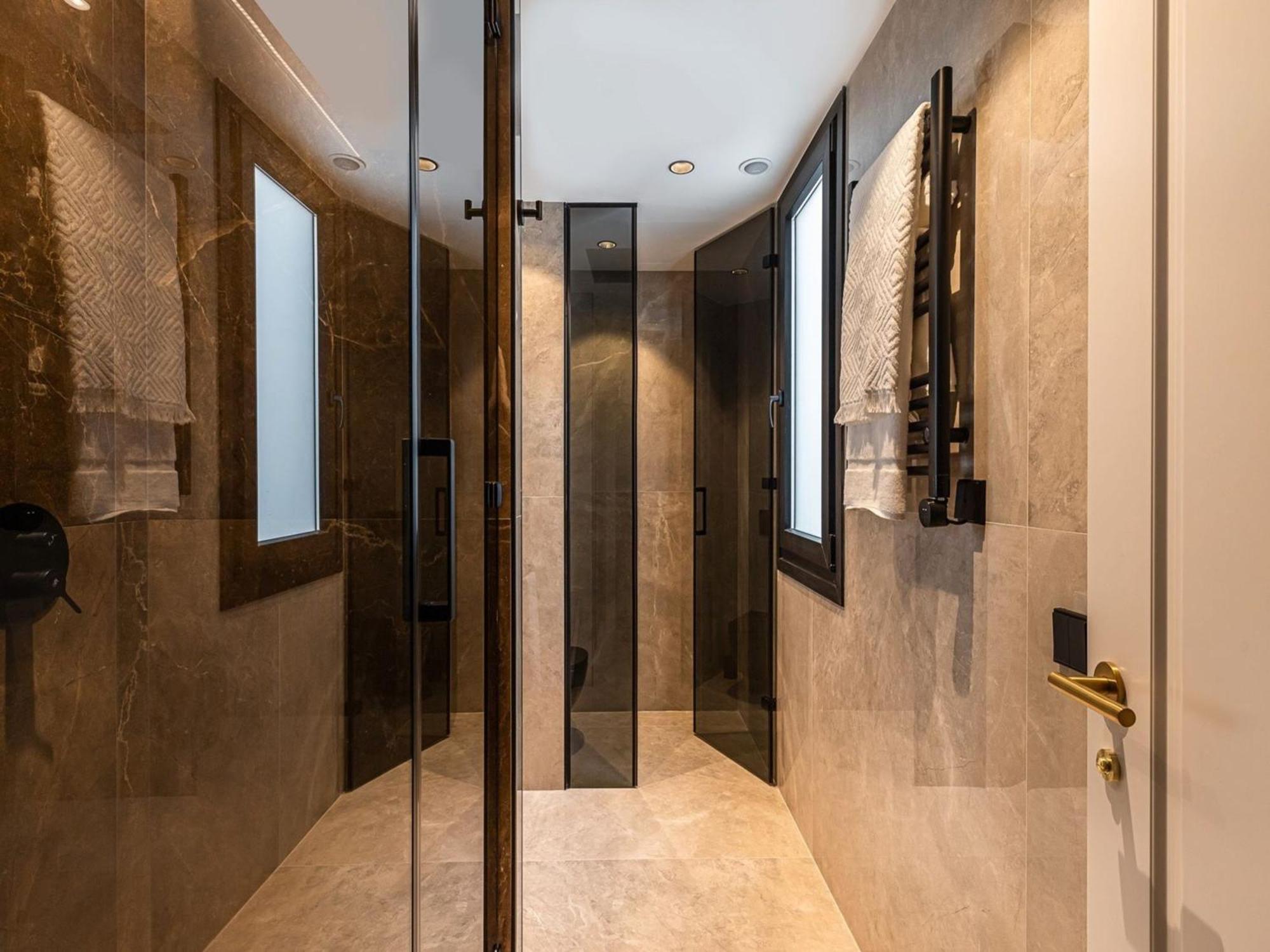 Royal Crest Deluxe Madri
