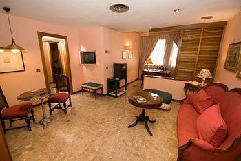Hotel Foxa 25