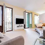 Luxury Apartment In La Latina By Batuecas