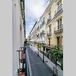 Bello Apartamento en Centro de Madrid, C/Infantas 1-3 by Batuecas