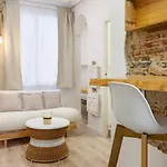 Designer 1 Bedroom Apartment In Chamberi Madrid