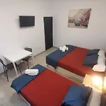 Arvin Hostal