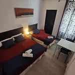 Arvin Hostal