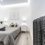 HOMEAbroad Apartments - San Bernardo Madrid