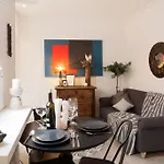 City Center Trendy & Charming Private Apartment