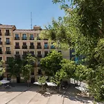 Living Plaza de la Paja