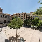 Living Plaza de la Paja