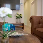 Elegant 3 Bedroom In La Latina