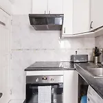 Comfy 4 Rooms Apt In The Heart Of Chueca