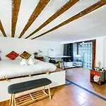 Bohemian Encomienda