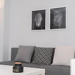 Modern Minimalist 1-Bedroom In The Center