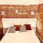 Calle Amparo100 Red Brick Loft For 8 Madrid Lavapies