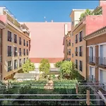Joan\'S Piano Corrala Apartment In Lavapies.