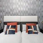 Beautiful Room In Heart Of Madrid