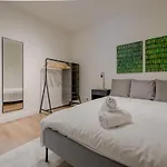 Modern Apt & Cool Interior Design En El Retiro