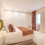 Spectacular 2-Bedroom Apartment With Stunning Retiro Park Views In The Heart Of Barrio Salamanca